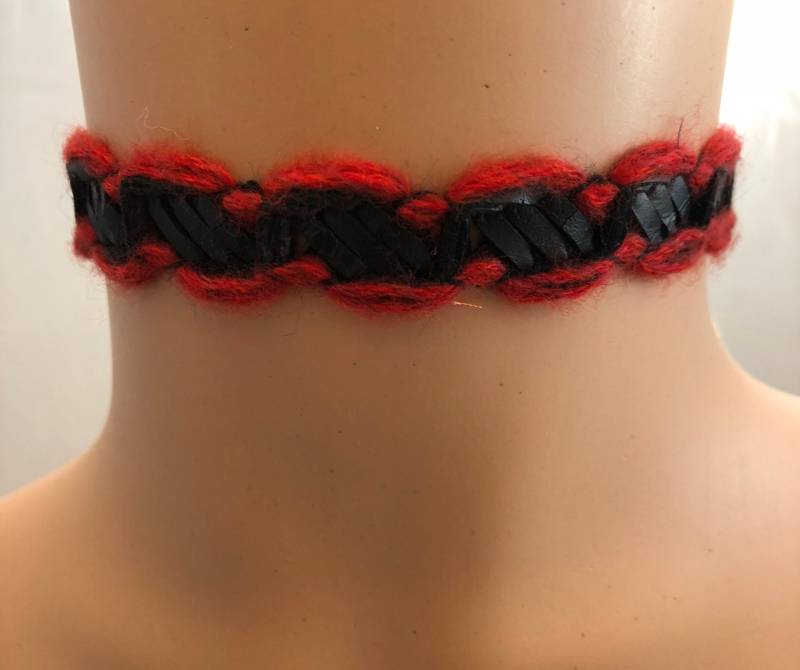 Garn Vegan Leder Halsband & Fussy Kanten Schnur Spitze Halsbänder Garn Vegan Leder Halsband & Fussy Kanten Schnur Spitze Halsbänder von Emarele