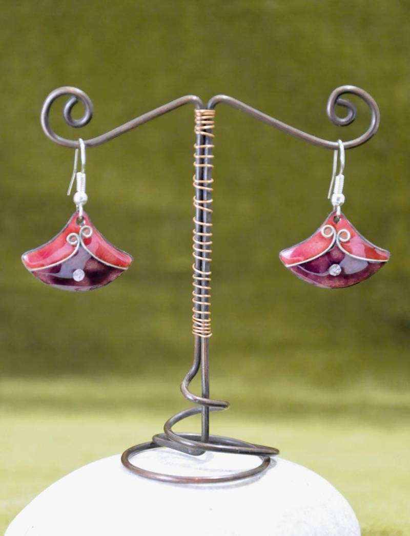 Cloisonne-Emaille-Ohrringe Mit Silbernem, Rotem Und Violettem Draht von Emauxtesmots