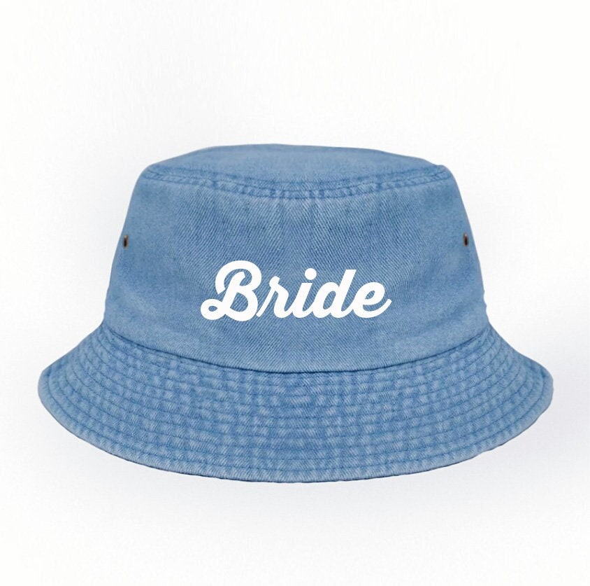 Bestickter Vintage Eimer Hut Personalisierter Junggesellinnenabschied Hüte Mädchen Wochenende Brautjungfer Geschenke Junggesellinnenabschiede von EmblifeDesign
