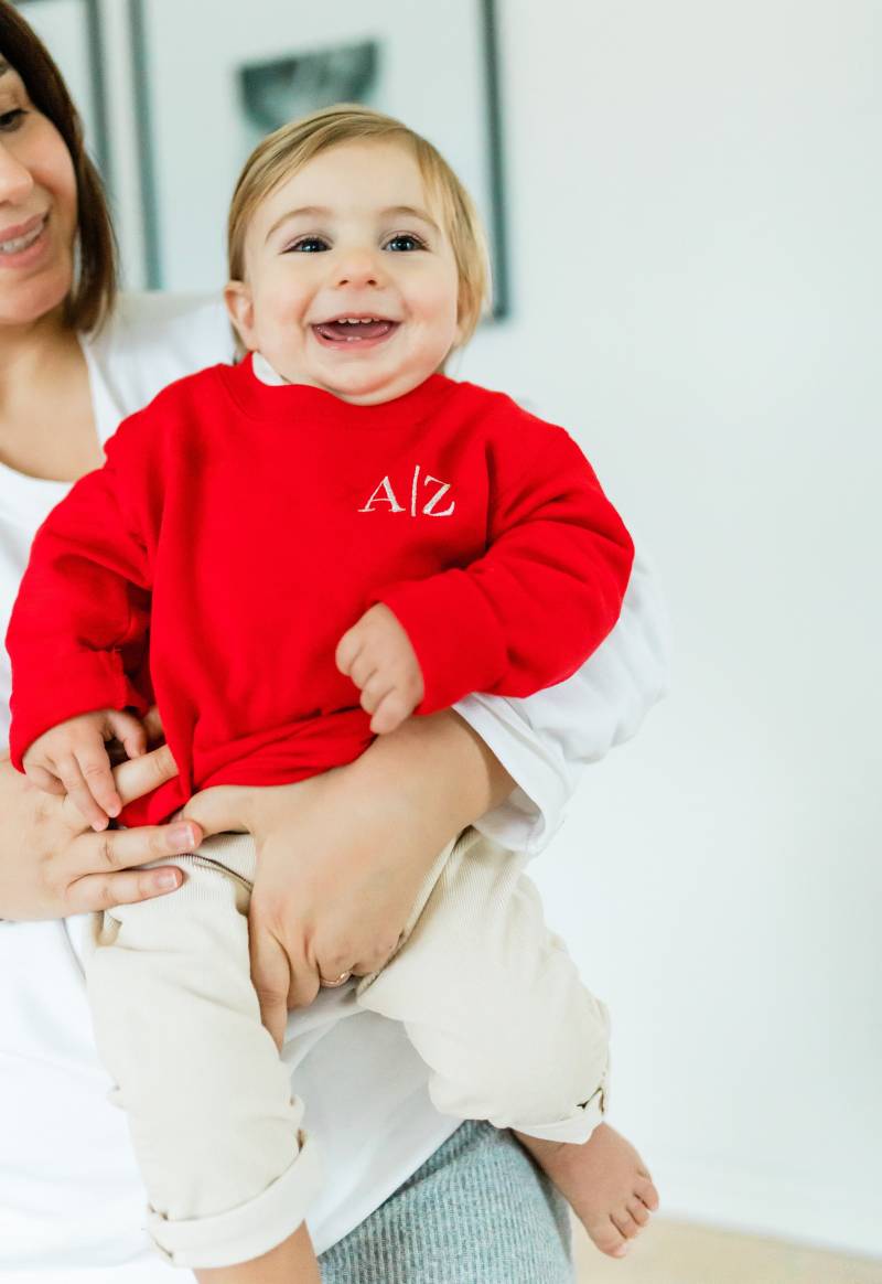 Monogramm Gesticktes Kleinkind-Sweatshirt, Personalisiertes Kindergeschenk von EmbroiWear