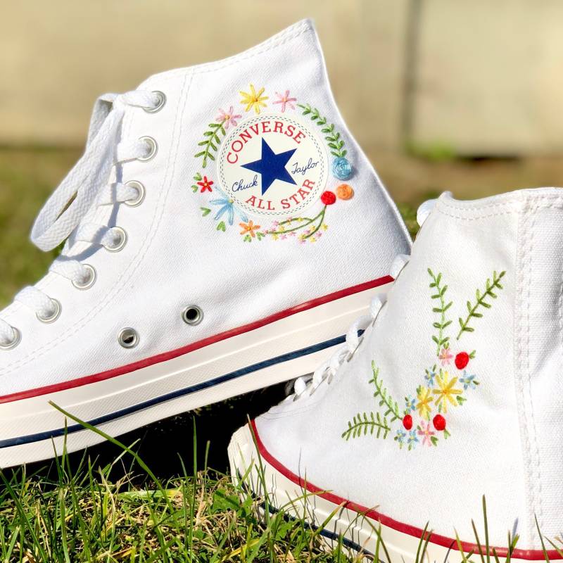 Individuell Handgestickte Chuck Taylors von EmbroiderMeUK