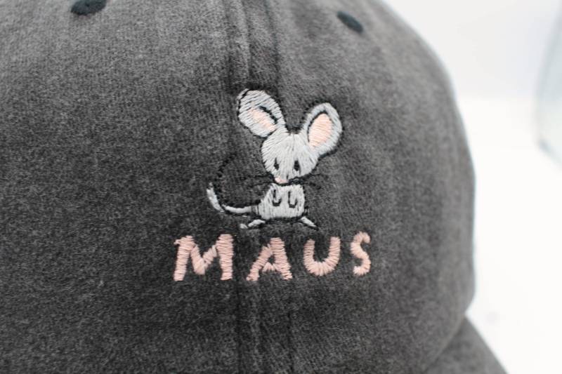 Bestickte Vintage Cap Mit Maus Und Rosa "Maus" Schriftzug | Schwarz Unisex Dad Hat Kappe 100% Baumwolle Bestickte Vintage Cap Mit Maus Und Rosa "Maus" Schriftzug | Schwarz Unisex Dad Hat Kappe 100% Baumwolle von EmbroideredBear