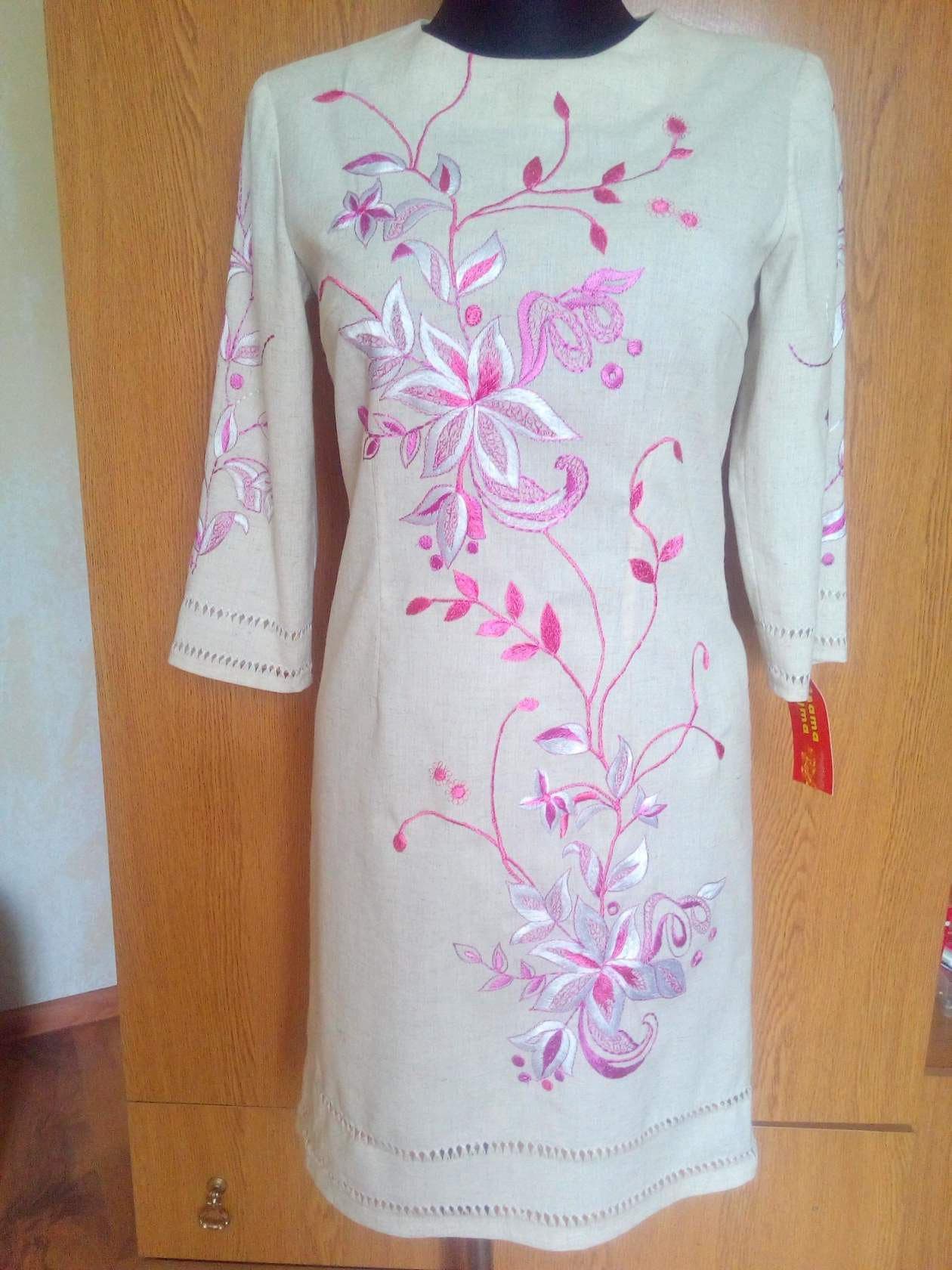Besticktes Frühlingsblumenkleid Rosa Stickerei Vyshyvanka Kleid Handbesticktes Trachtenkleid Besticktes Frühlingsblumenkleid Rosa Stickerei Vyshyvanka Kleid Handbesticktes Trachtenkleid von EmbroideredEnergy