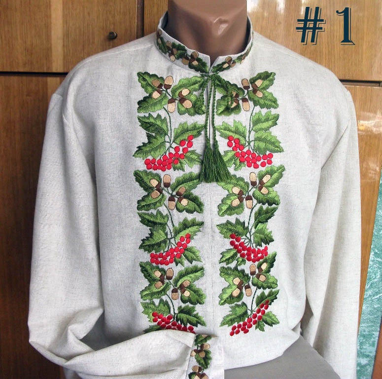 Handgesticktes Herrenshirt Mit Wunderschönen Viburnum Seidenfäden Bestickt Shirt Unikat Autorenstickerei Für Männer von EmbroideredEnergy