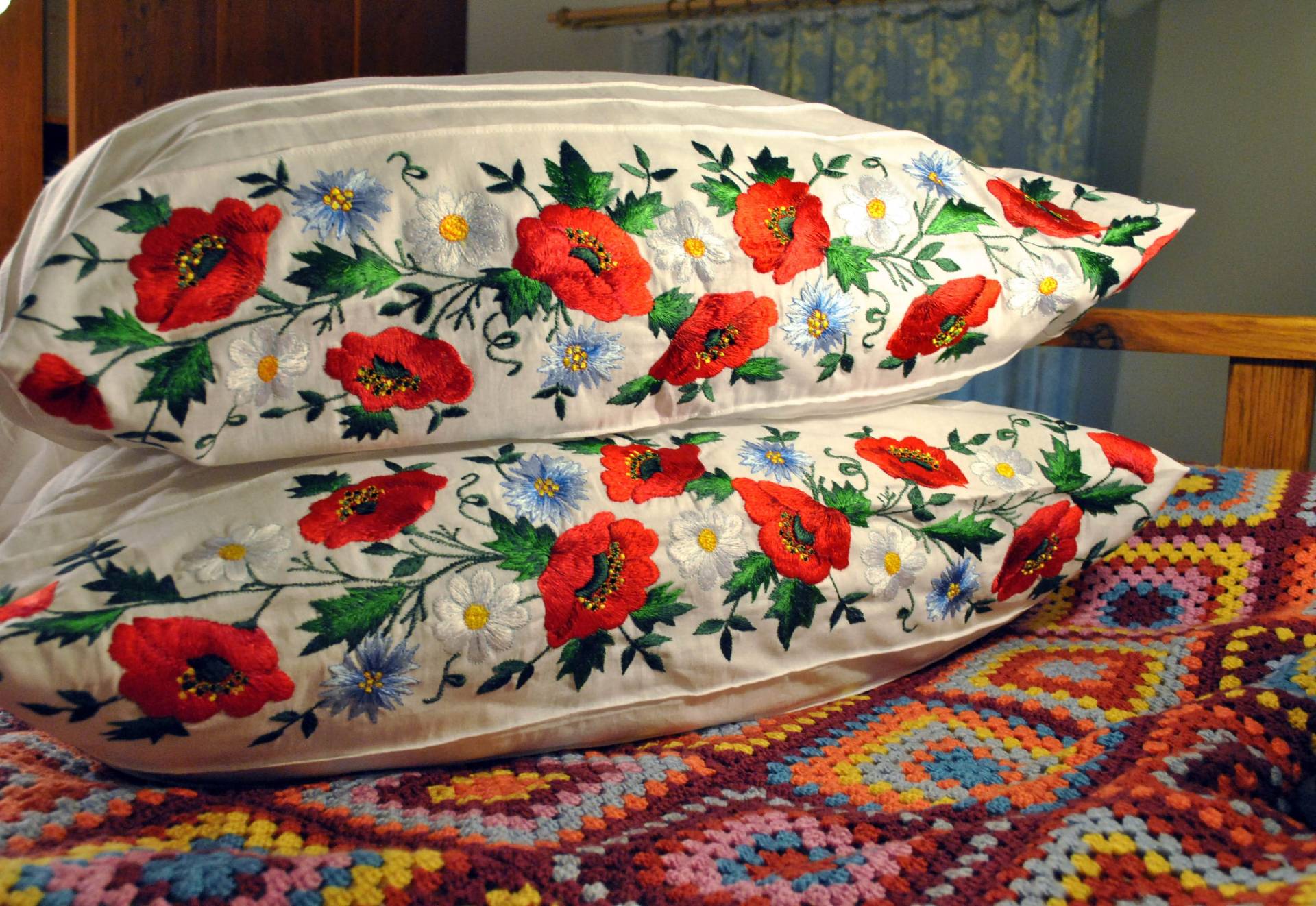 Mohnblumen Handgestickte Kissenbezüge Handgestickt Kissen Baumwolle Bestickt Home Dekor Landhausstil Folk Florale Stickerei Mohnblumen Handgestickte Kissenbezüge Handgestickt Kissen Baumwolle Bestickt Home Dekor Landhausstil Folk Florale Stickerei von EmbroideredEnergy