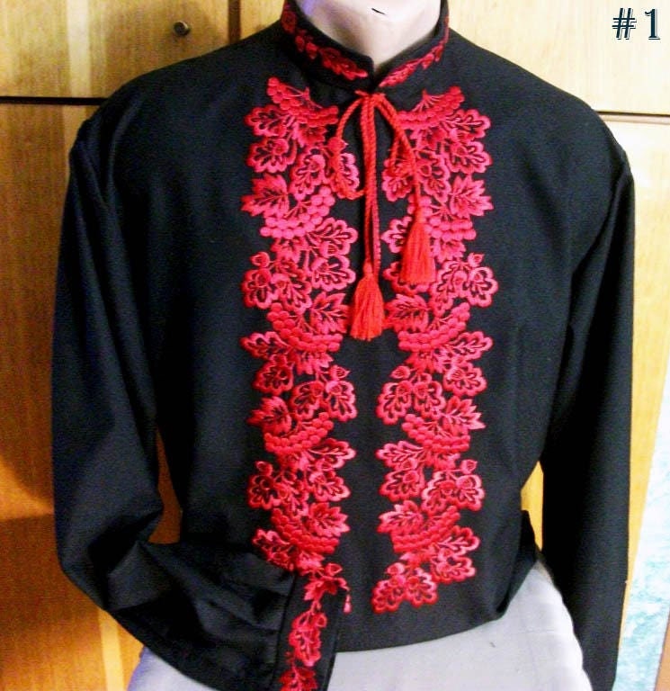 Schwarzes Shirt Mit Roter Handstickerei Seidenfäden Baumwolle Besticktes Hemd Für Männer von EmbroideredEnergy