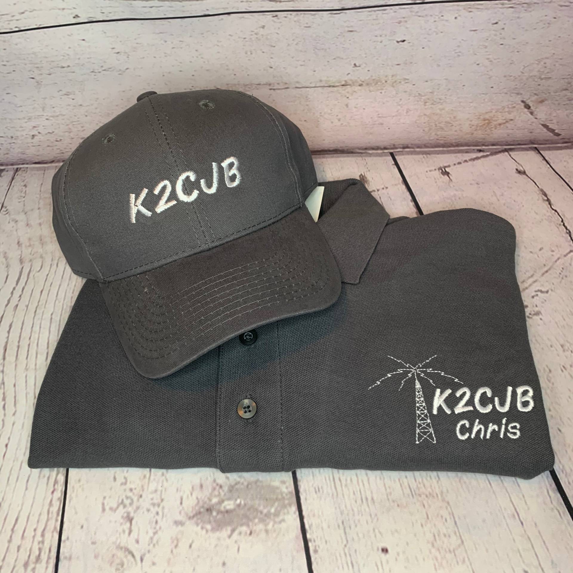Combo Ham Radio Shirt Hut Amber Callsign Hats Bestickte Personalisierte Polo-Shirt Combo Ham Radio Shirt Hut Amber Callsign Hats Bestickte Personalisierte Polo-Shirt von EmbroideredMemorys