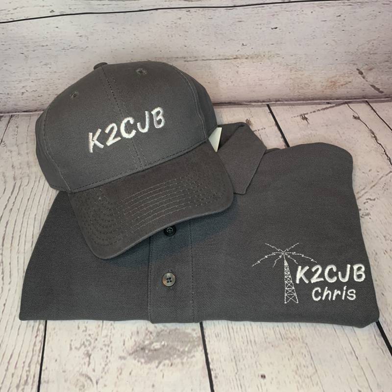 Combo Ham Radio Shirt Hut Amber Callsign Hats Bestickte Personalisierte Polo-Shirt Combo Ham Radio Shirt Hut Amber Callsign Hats Bestickte Personalisierte Polo-Shirt von EmbroideredMemorys