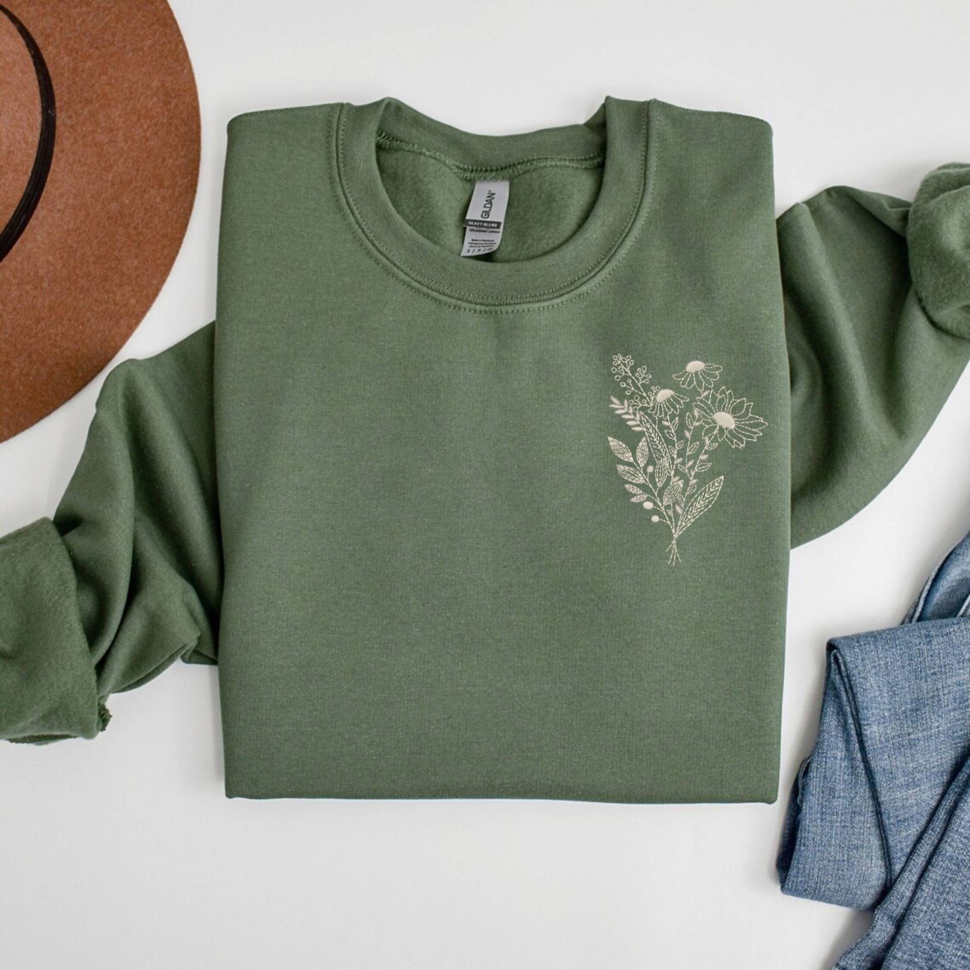 Besticktes Wildblumen-Sweatshirt, Stickerei-Blume, Rundhalsausschnitt, Wildblumen-Pullover, Blumenstickerei Besticktes Wildblumen-Sweatshirt, Stickerei-Blume, Rundhalsausschnitt, Wildblumen-Pullover, Blumenstickerei von EmbroiderellaCo
