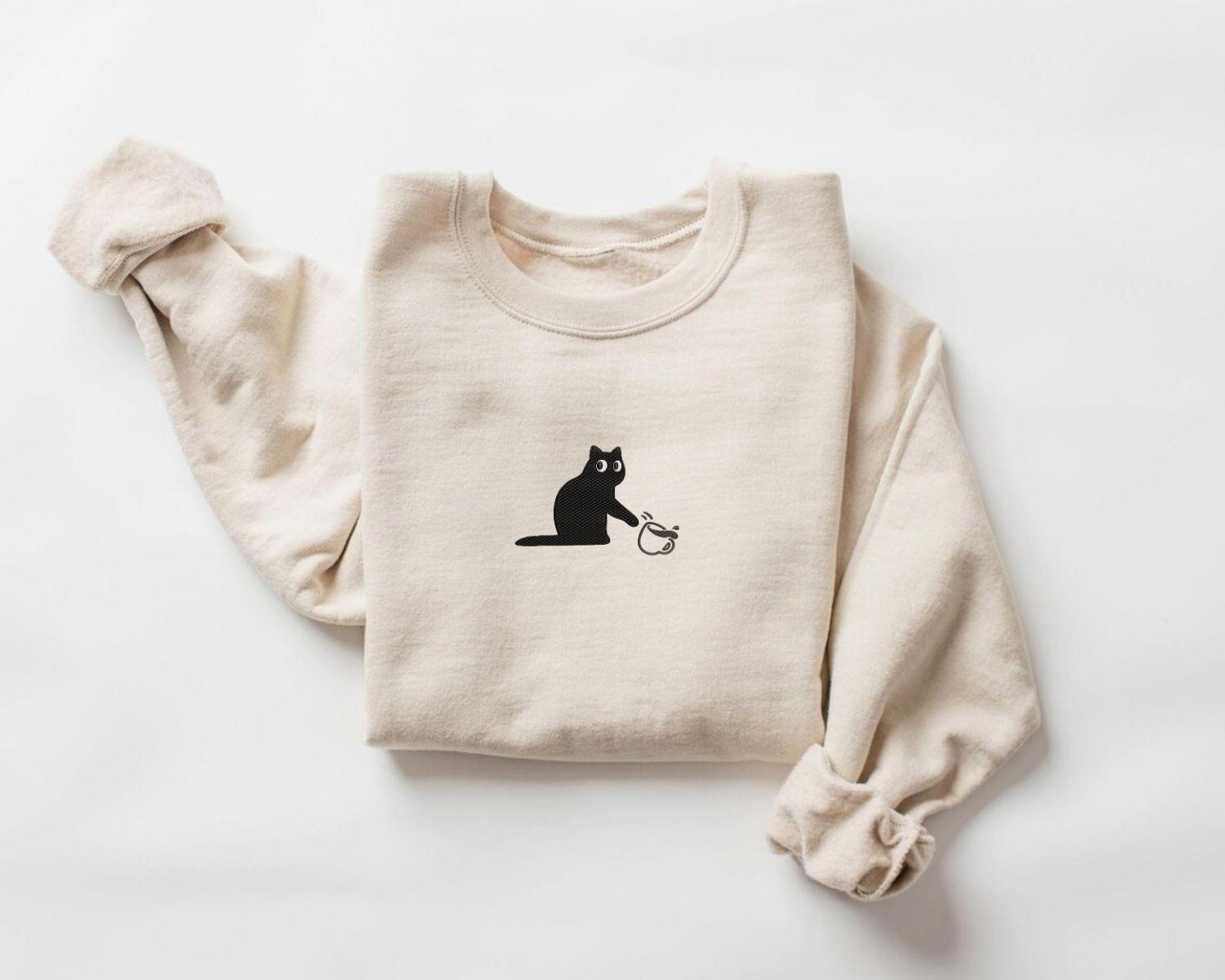 Gesticktes Katzen Sweatshirt, Liebhaber Geschenk, Schwarze Katze Shirt, Mama Papa Geschenk von EmbroiderellaCo