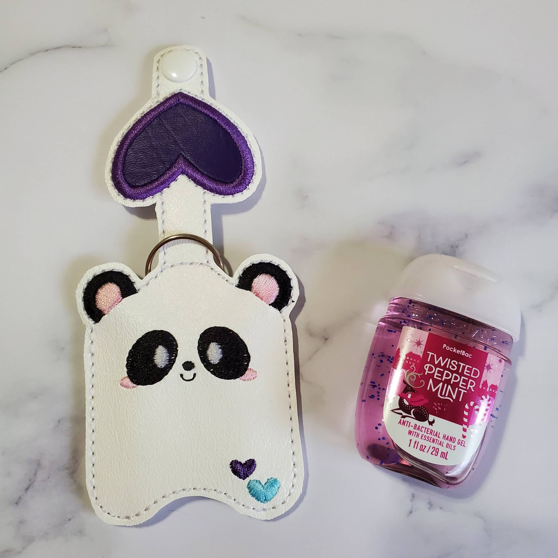 Panda Schlüsselanhänger, Hand Sanitizerholder, Sanitizercase, Sanitizers Holder Custom, Sanitize Halter, Geschenk Für Mädchen, Frauen von EmbroideringSewMuch