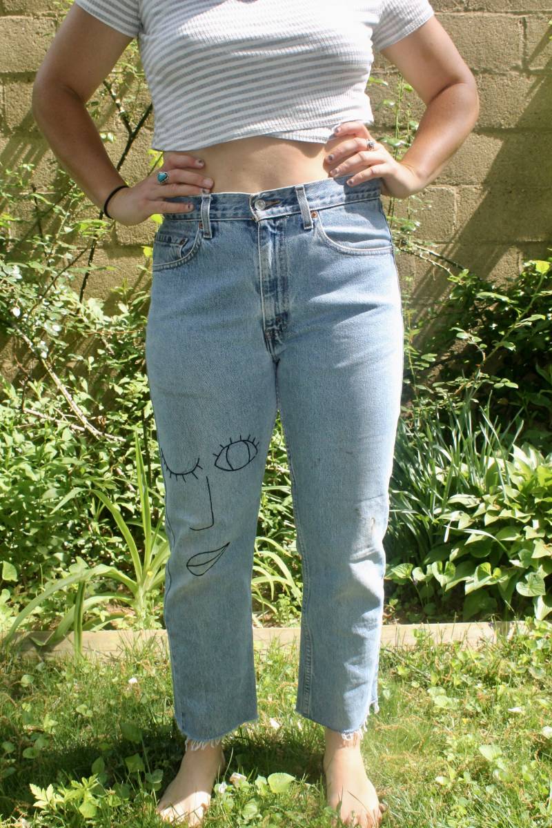 Bestickte Gesicht Jeans von EmbroideryByErinCo