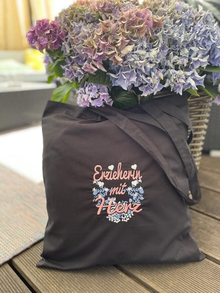 Jutetasche Erzieherin, 38 X 42 cm, Bestickte 100%baumwolltasche, Dankbarkeit, Kindergarten, Abschied, Geschenk, Unikat in Top Qualität von EmbroideryGeschenke