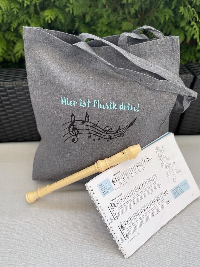 Jutetasche Musikschule, 38 X 42 cm, Notentasche, Noten, Bestickte Baumwolltasche, Flöte, Blockflöte, Unikat von EmbroideryGeschenke
