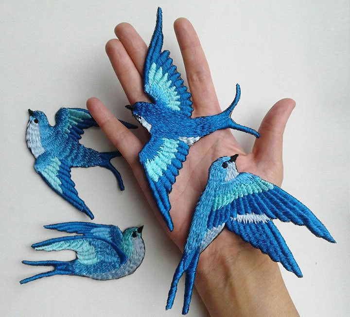 Moks131(P Bestickte Aufnäher Vogel Schwalbe Blau von EmbroideryMoks