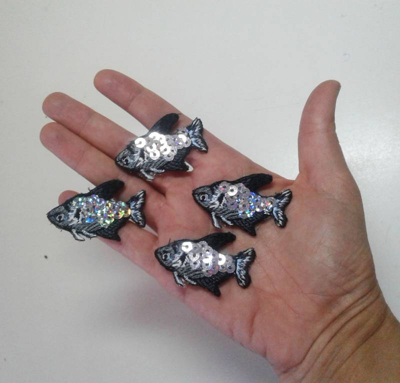 Moks136(P Set 4 Stück Fisch Megalopterus Aufnäher Gestickt von EmbroideryMoks