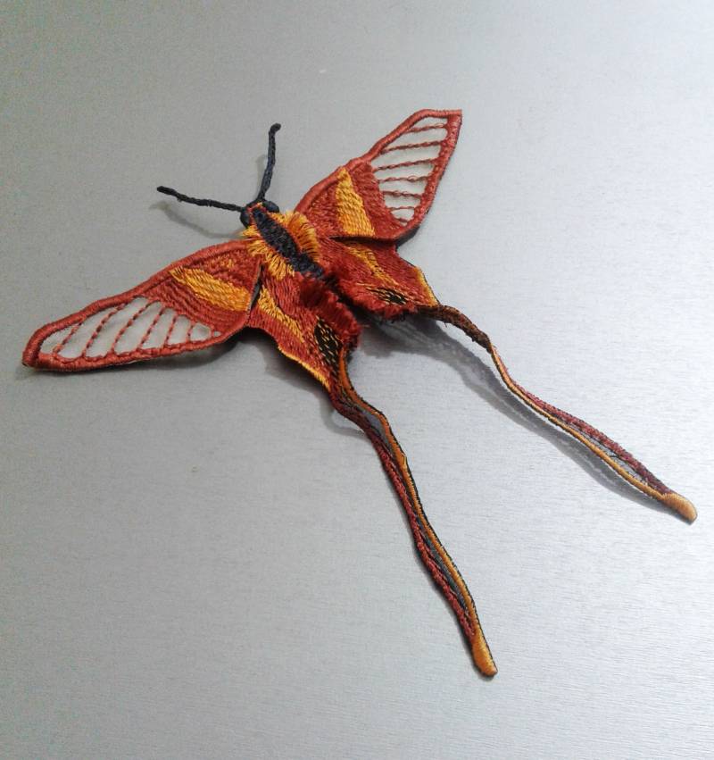 Moks169(P Rost Schmetterling Bestickter Aufnäher, Nicht Ganz Orange Farbe von EmbroideryMoks