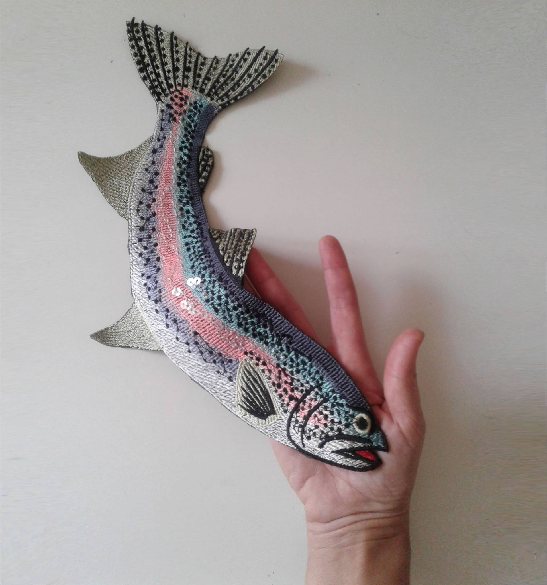 Moks175(P Fisch Aufnäher Regenbogen Forelle Gestickt von EmbroideryMoks