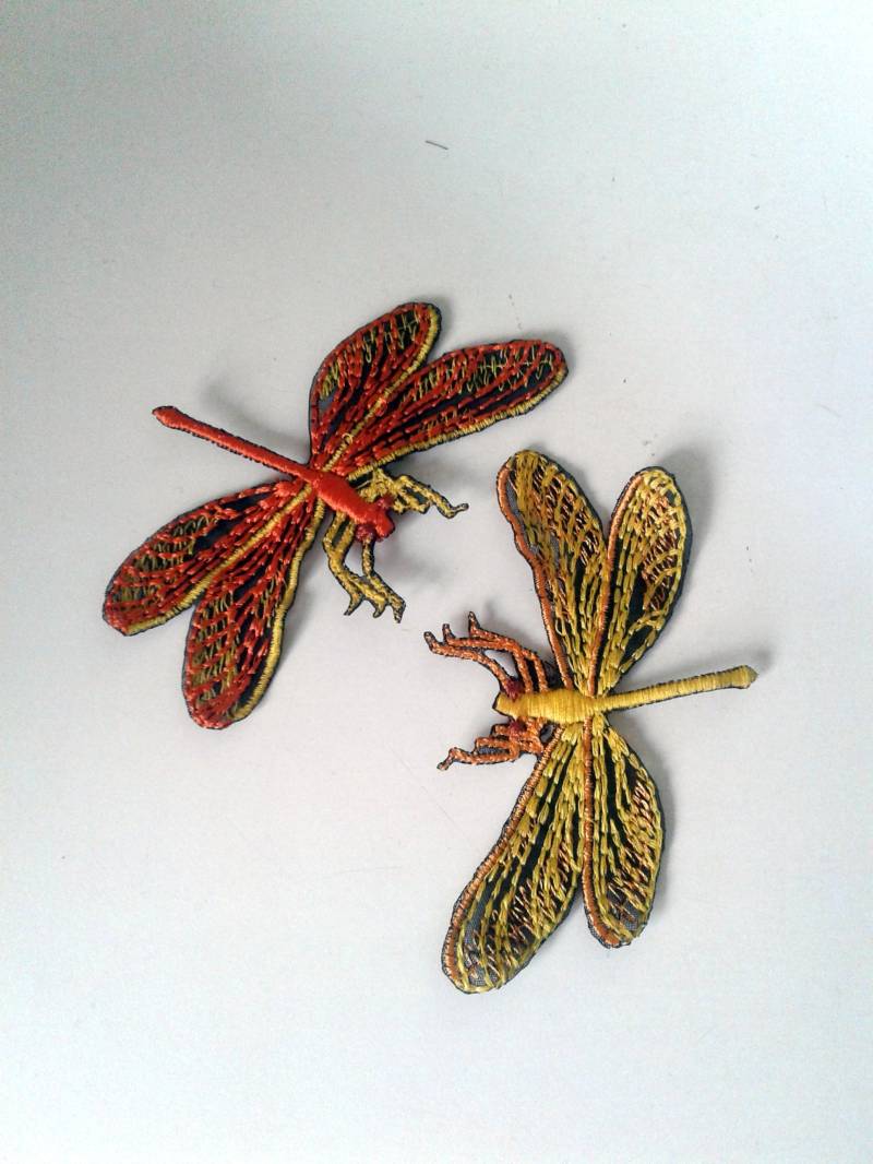 Moks182(P Set Bestehend Aus Zwei Stück Gestickte Aufnäher Orange Und Gelbe Libelle von EmbroideryMoks