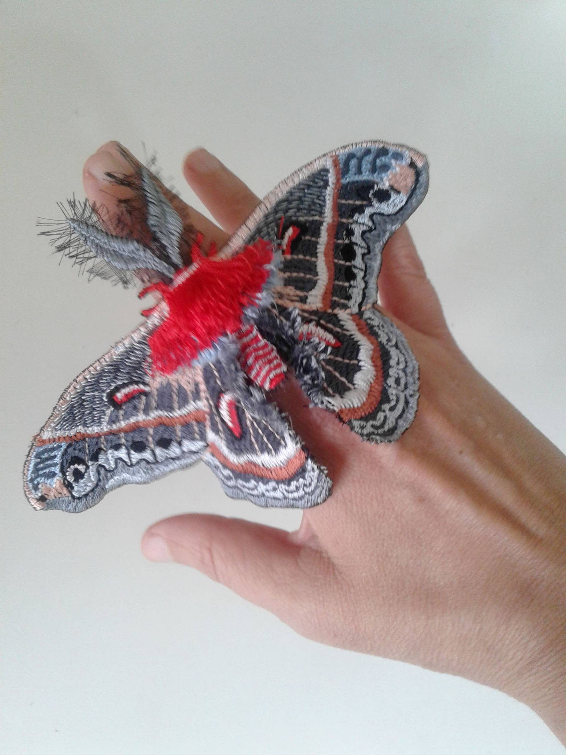 Moks213(P Cecropia Motte Gestickter Aufnäher von EmbroideryMoks