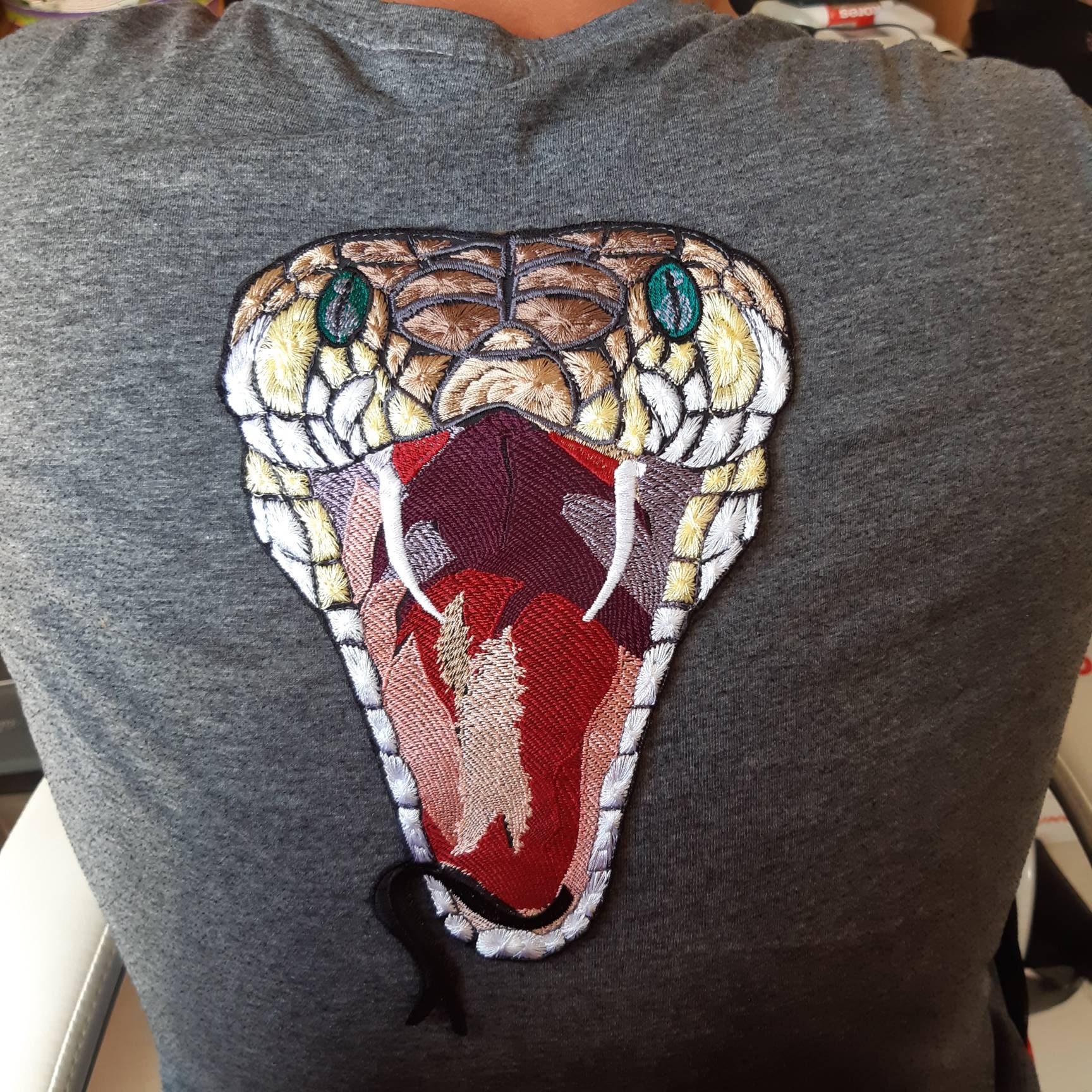 Moks538 Großer Aufnäher Schlangenkopf, Rückseite von EmbroideryMoks