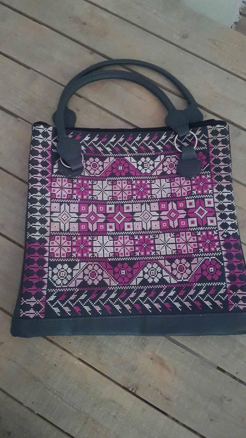 Handgefertigte Handtasche Mit Wunderschöner Stickerei Aus Palästina von EmbroideryPalestine