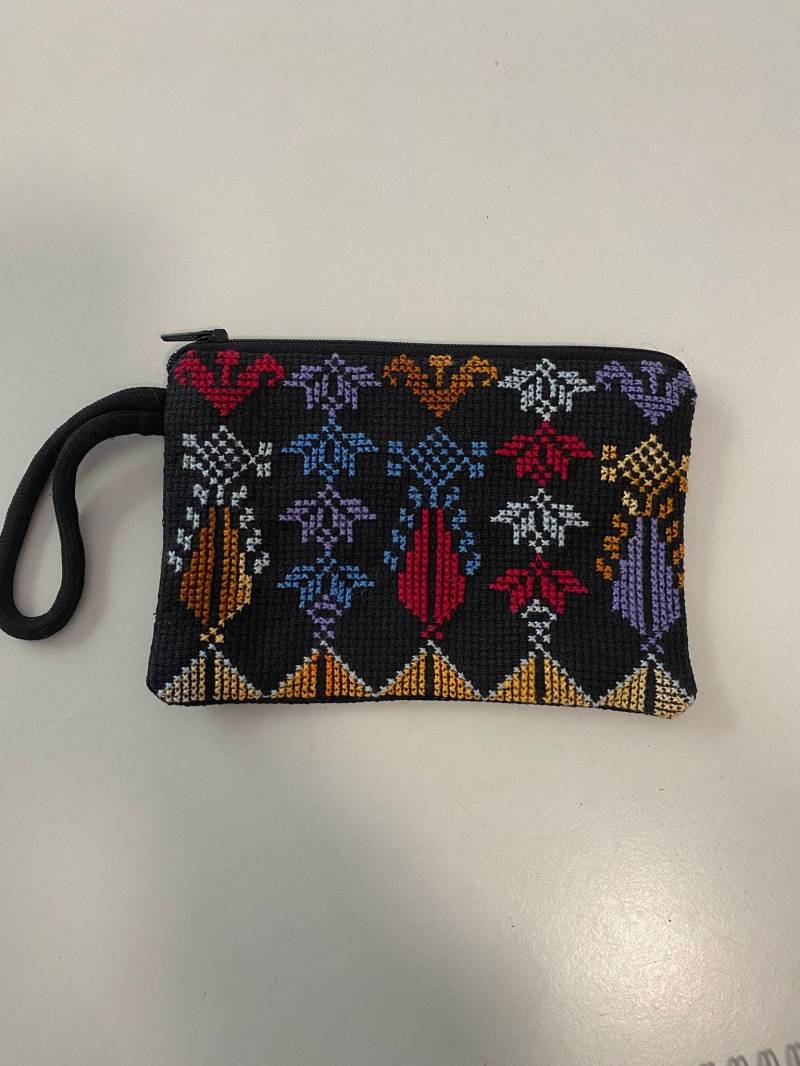 Handgenähte Bunte Clutch Aus Palästina Mit Linker Schleife von EmbroideryPalestine