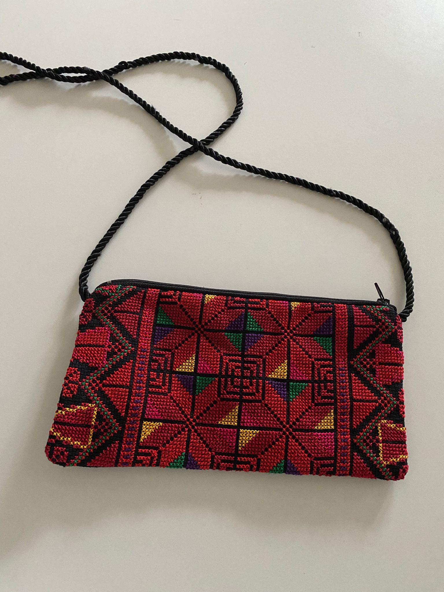 Handgenähte Bunte Umhängetasche Aus Palästina von EmbroideryPalestine