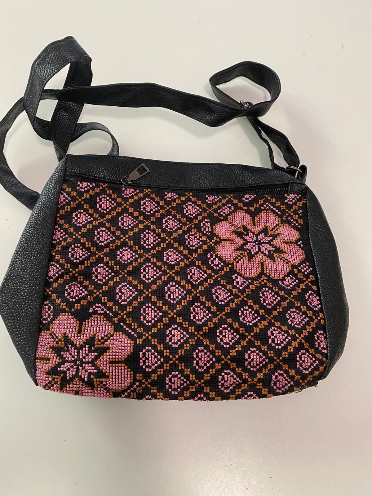 Schöne Handbestickte Crossbody/Schultertasche Mit Blumenstickerei Aus Palästina von EmbroideryPalestine