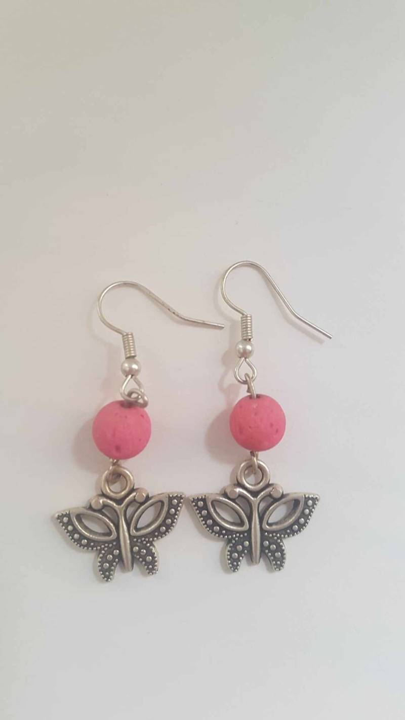 Wunderschöne Handgefertigte Ohrringe Mit Schmetterling Wunderschöne Handgefertigte Ohrringe Mit Schmetterling von EmbroideryPalestine