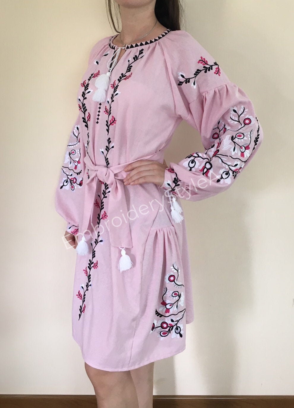 Wunderschönes Besticktes Kleid. Rosegold Naturfarbenes Leinenkleid. Ethno Folk Kleid Für Frauen Mädchen. Geschenk Frau. Ukrainisch Boho Vyshyvanka von EmbroideryStyleArt