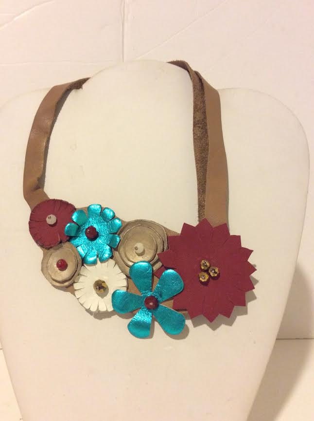 Einstellbare Rot Türkis Und Tan Leder Halsband Halskette Einstellbare Rot Türkis Und Tan Leder Halsband Halskette von EmeliaHart