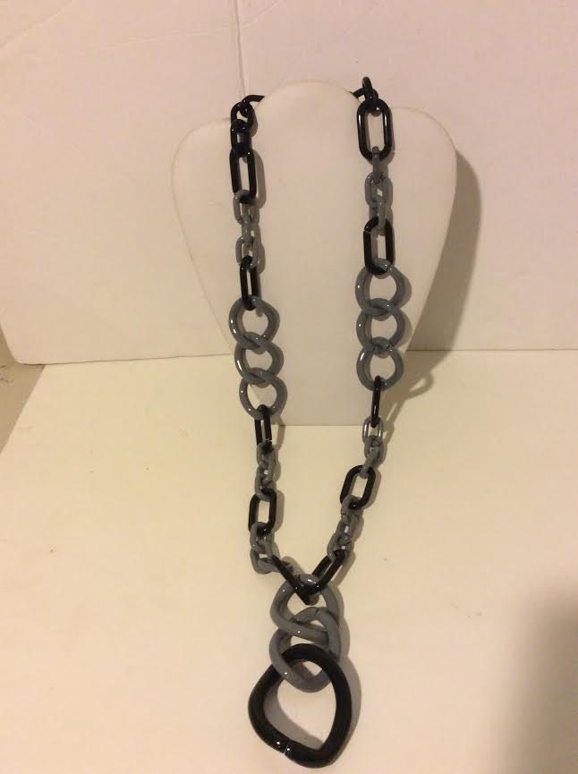 Extra Lange Grobstrick Graue Und Schwarze Harz-Gliederkette Extra Lange Grobstrick Graue Und Schwarze Harz-Gliederkette von EmeliaHart