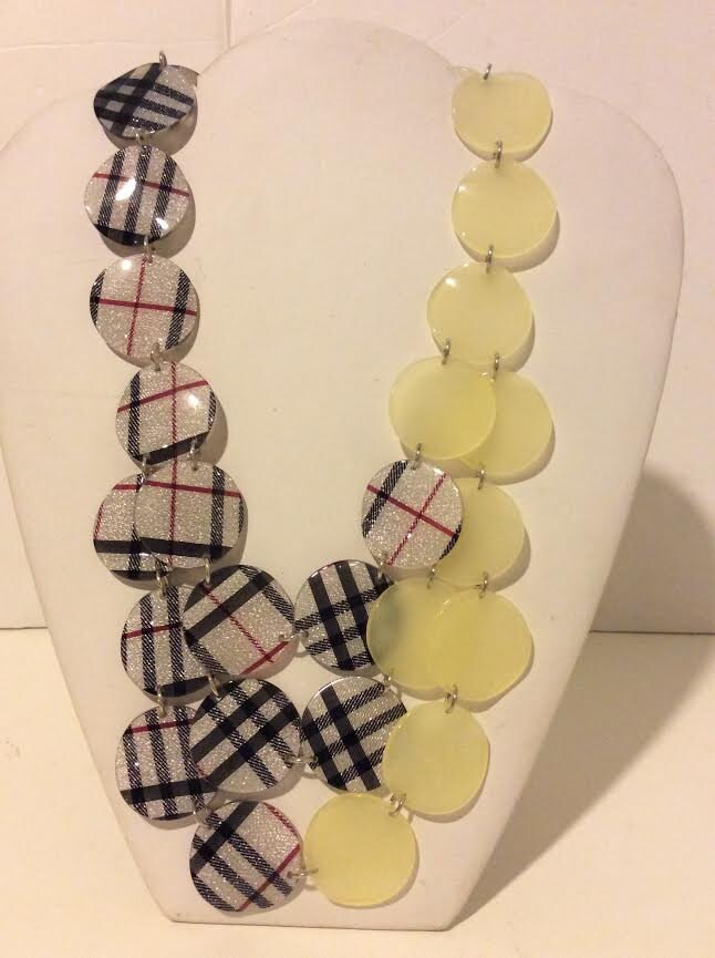 Gelb Und Silber Karo Einzigartige Harz Verbindung Erklärung Halskette von EmeliaHart