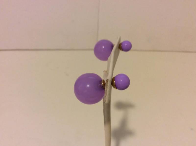 Glänzende Lavendel Zwei Stück Perlen Ohrringe Glänzende Lavendel Zwei Stück Perlen Ohrringe von EmeliaHart