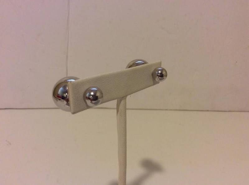 Glänzende Silberne Zweiteilige Perlenohrringe Glänzende Silberne Zweiteilige Perlenohrringe von EmeliaHart