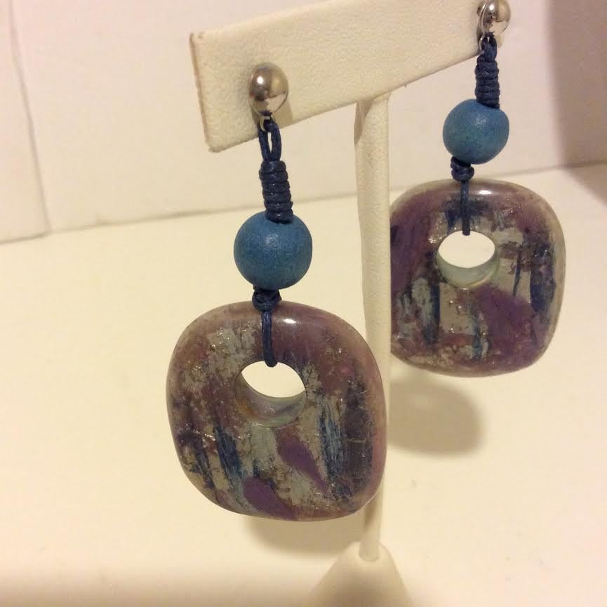Gorgeous Bemalt Blau Und Lila Holzohrringe von EmeliaHart