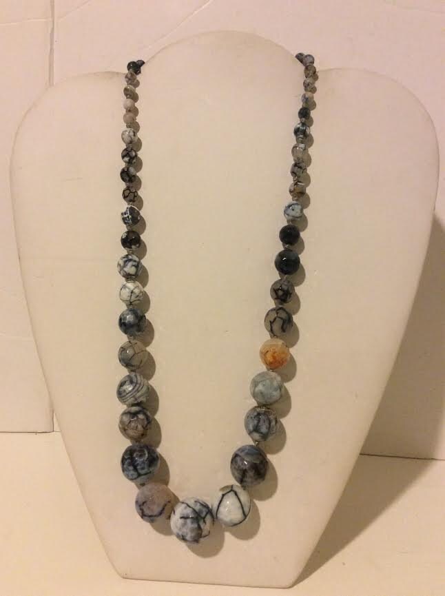 Grau Blau Perlen Klobige Achat Kurze Statemen Halskette Grau Blau Perlen Klobige Achat Kurze Statemen Halskette von EmeliaHart