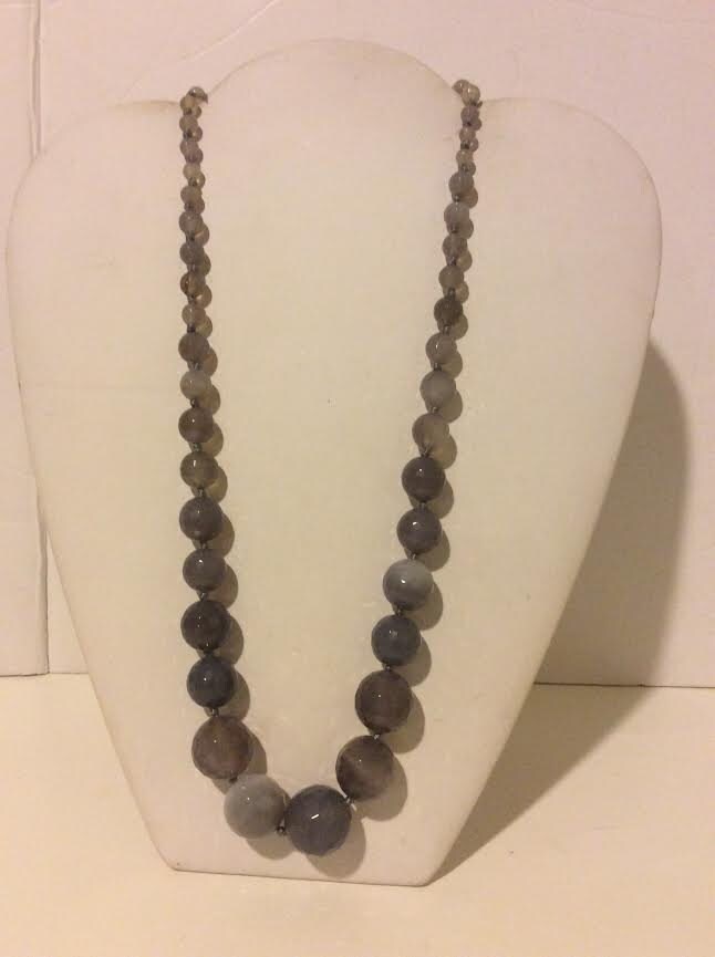 Graue Kurze Klobige Perlen Achat Halskette Graue Kurze Klobige Perlen Achat Halskette von EmeliaHart