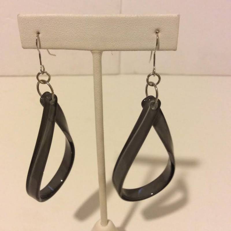 Große Graue Harz Ovale Creolen von EmeliaHart