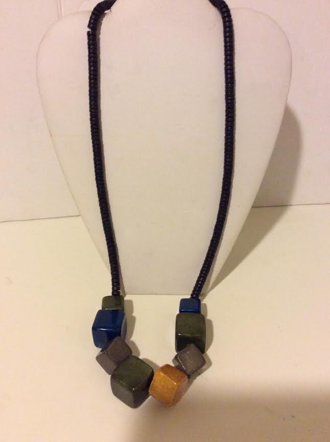 Grün, Blau, Gelb-Schwarz-Multi Hölzerne Klobige Cube-Anweisung Lange Halskette Grün, Blau, Gelb-Schwarz-Multi Hölzerne Klobige Cube-Anweisung Lange Halskette von EmeliaHart