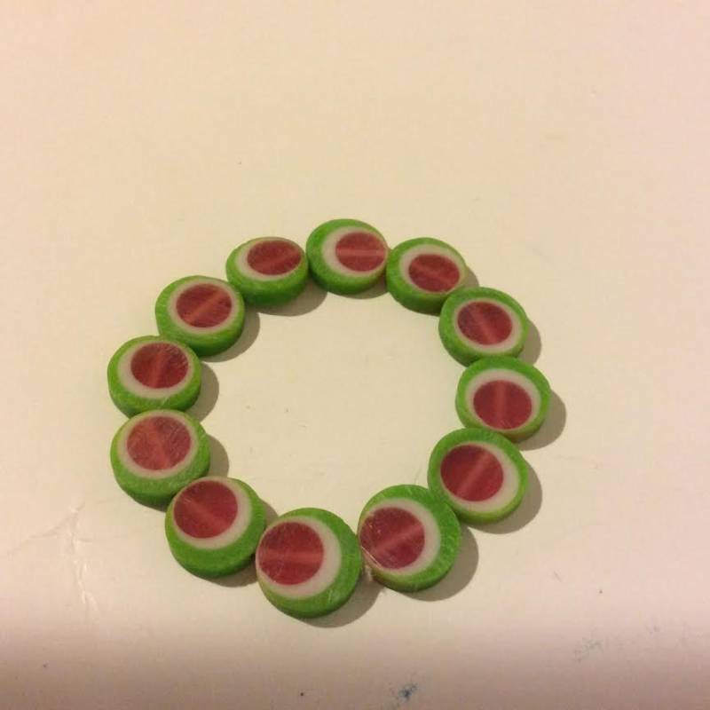 Grüne, Rote Und Weiße Harz Perlen Stretch Armband Grüne, Rote Und Weiße Harz Perlen Stretch Armband von EmeliaHart