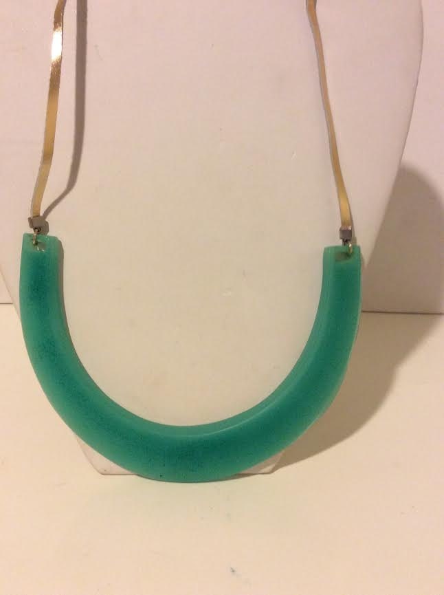 Grüne Harz Und Leder Halsband Klobige Krawatte Zurück Halskette Grüne Harz Und Leder Halsband Klobige Krawatte Zurück Halskette von EmeliaHart