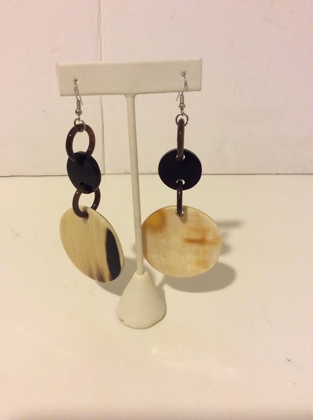 Klobigen Buffalo Horn Natürliche Weiße Und Schwarze Lange Creolen Klobigen Buffalo Horn Natürliche Weiße Und Schwarze Lange Creolen von EmeliaHart
