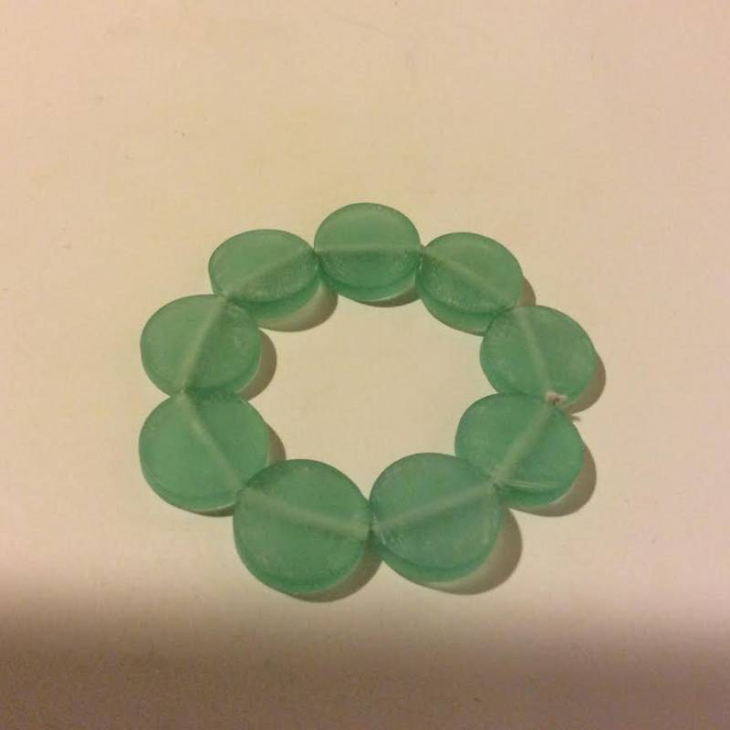 Leichte Grüne Harz Strecken Kreis Perlen Armband Leichte Grüne Harz Strecken Kreis Perlen Armband von EmeliaHart