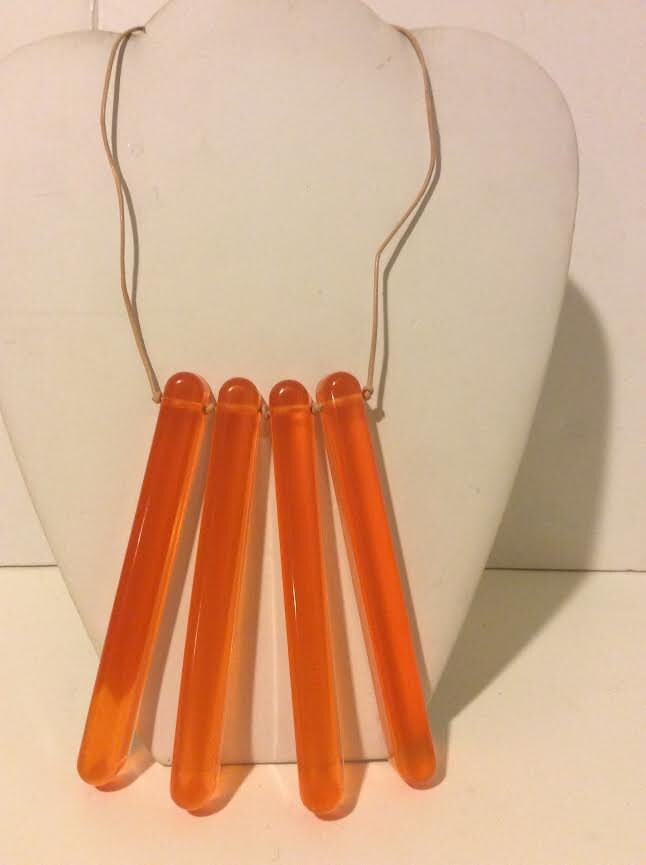 Orange-Harz Und Leder Klobige Sticks Halskette Orange-Harz Und Leder Klobige Sticks Halskette von EmeliaHart