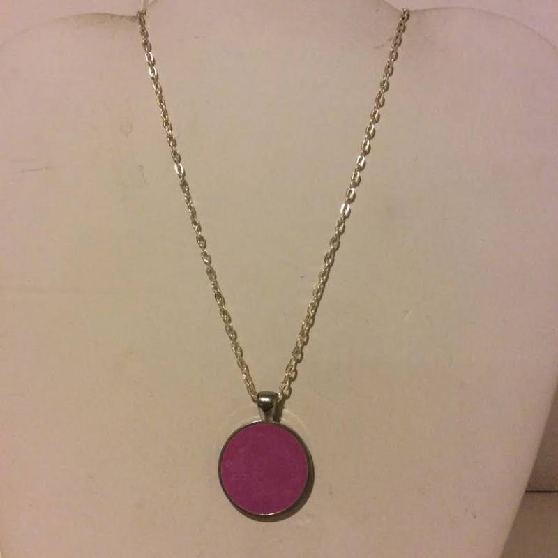 Pink Und Silber Runde Harz Anhänger Halskette Pink Und Silber Runde Harz Anhänger Halskette von EmeliaHart