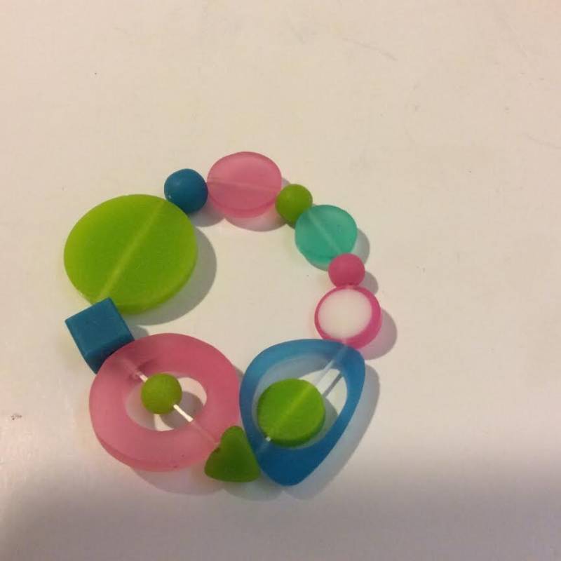 Rosa Blau Grün Strecken Harz Perlen Armband Rosa Blau Grün Strecken Harz Perlen Armband von EmeliaHart