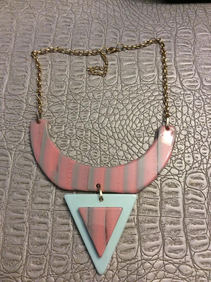 Rosa Und Blaue Kurze Harz Spaß Halskette von EmeliaHart