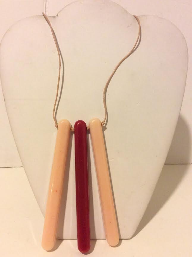 Rosa Und Rote Einzigartige Harz Klebt Klobige Anweisung Halskette Rosa Und Rote Einzigartige Harz Klebt Klobige Anweisung Halskette von EmeliaHart